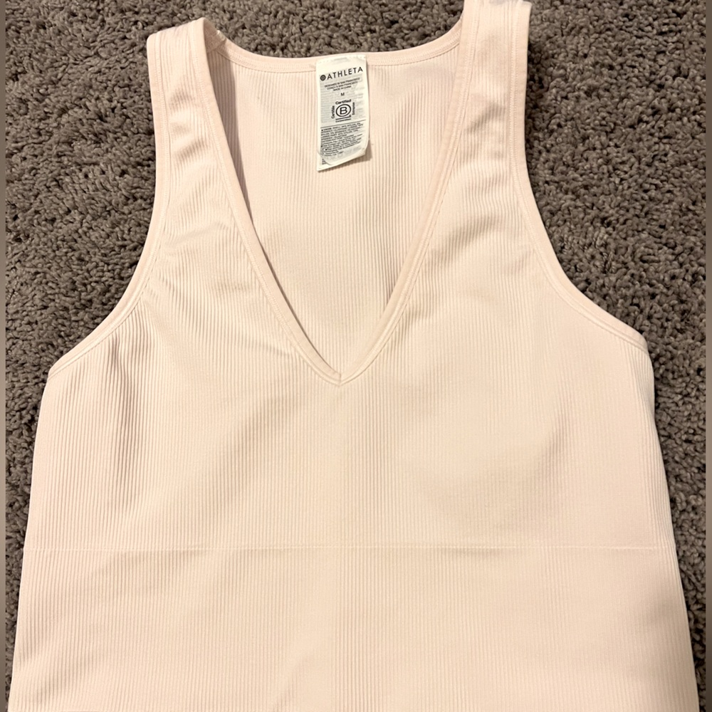 Athleta v neck cropped tank. Size M- Pink